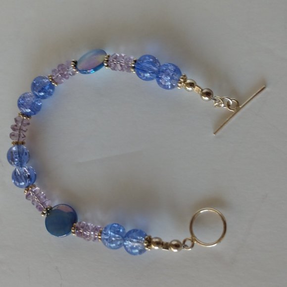 Purple Beaded Bracelet with Periwinkle Shells Handmade 7.5 Inches - Picture 7 of 16